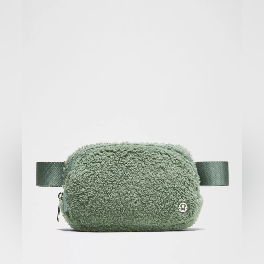 🆕💚 Lululemon Everywhere Belt Bag Fleece - Grey Eucalyptus Silver